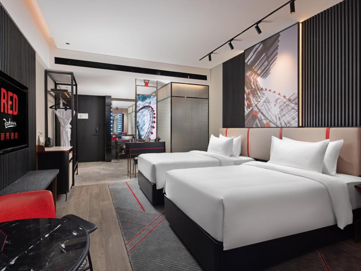 Radisson Red Hotel Zhuhai Gongbei Port Exterior photo