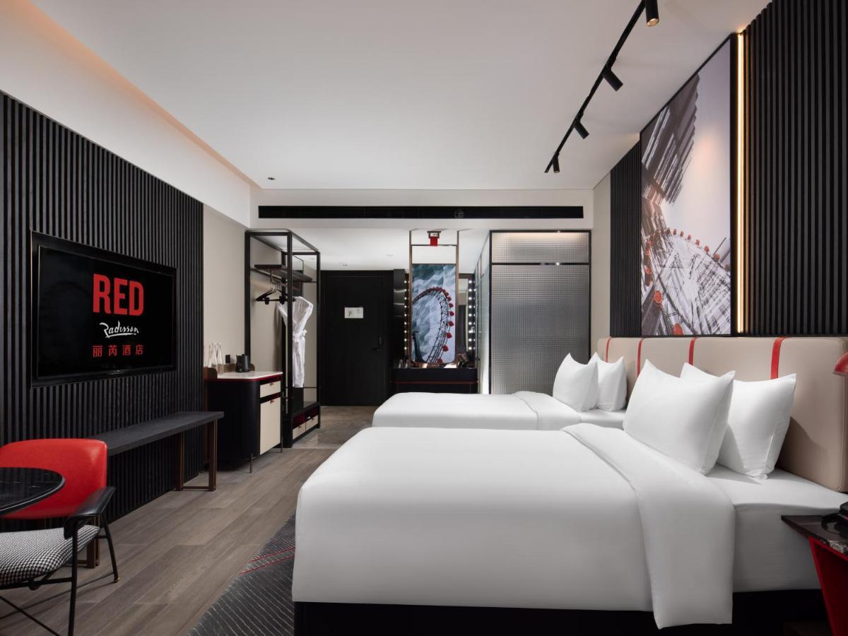 Radisson Red Hotel Zhuhai Gongbei Port Exterior photo