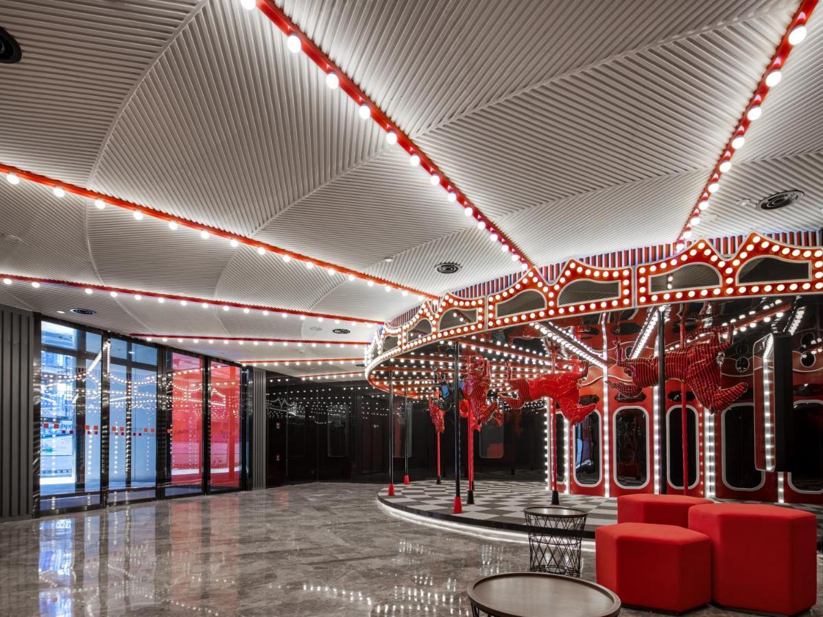 Radisson Red Hotel Zhuhai Gongbei Port Exterior photo