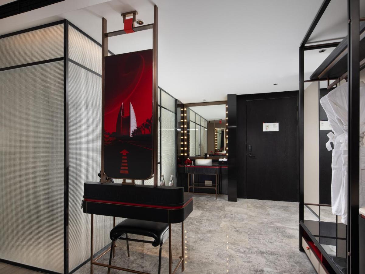 Radisson Red Hotel Zhuhai Gongbei Port Exterior photo