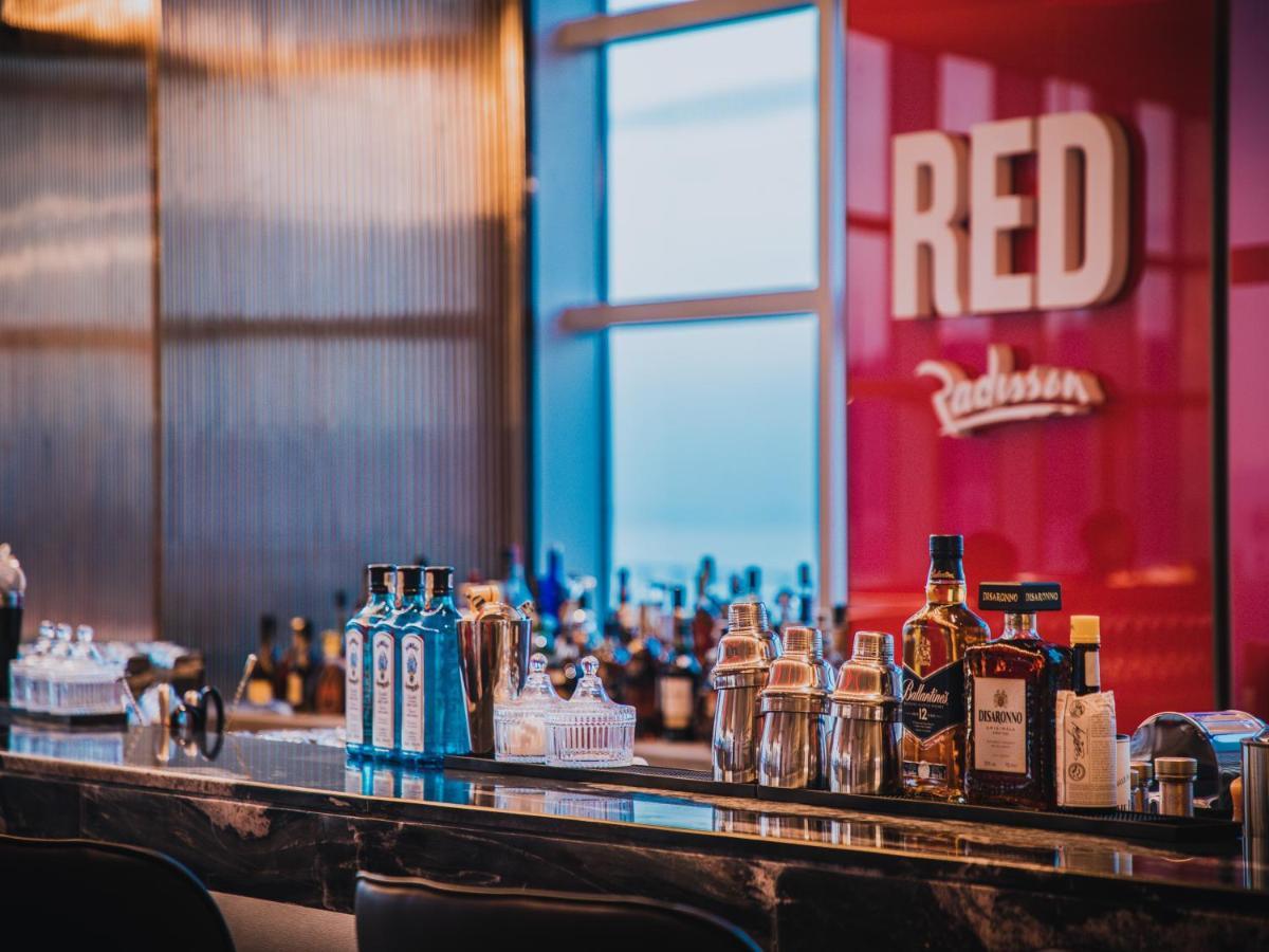 Radisson Red Hotel Zhuhai Gongbei Port Exterior photo