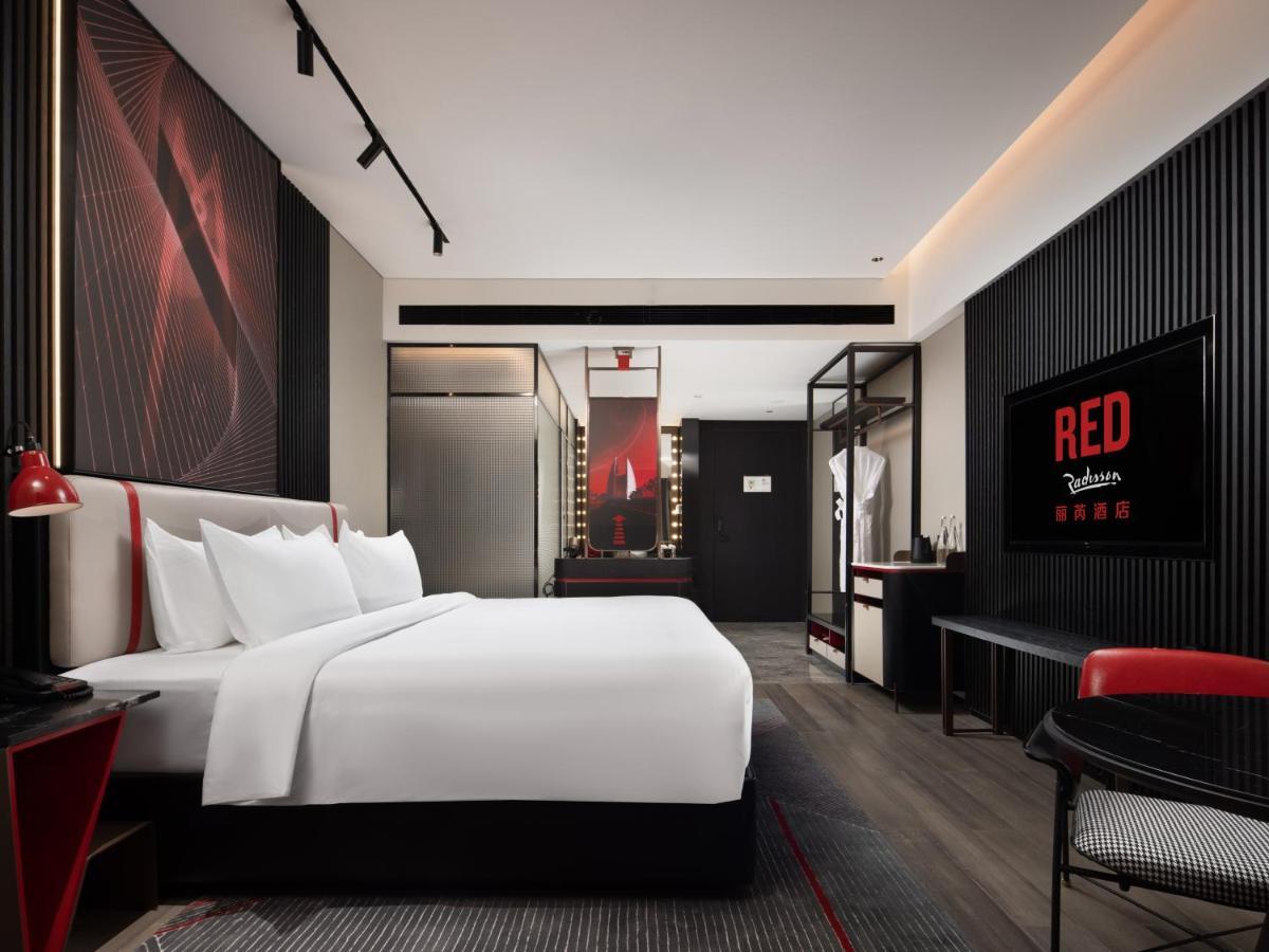 Radisson Red Hotel Zhuhai Gongbei Port Exterior photo