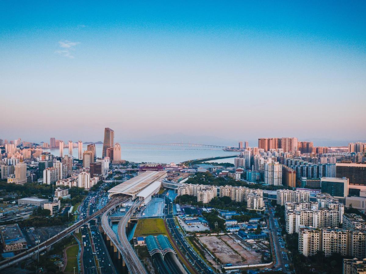 Radisson Red Hotel Zhuhai Gongbei Port Exterior photo