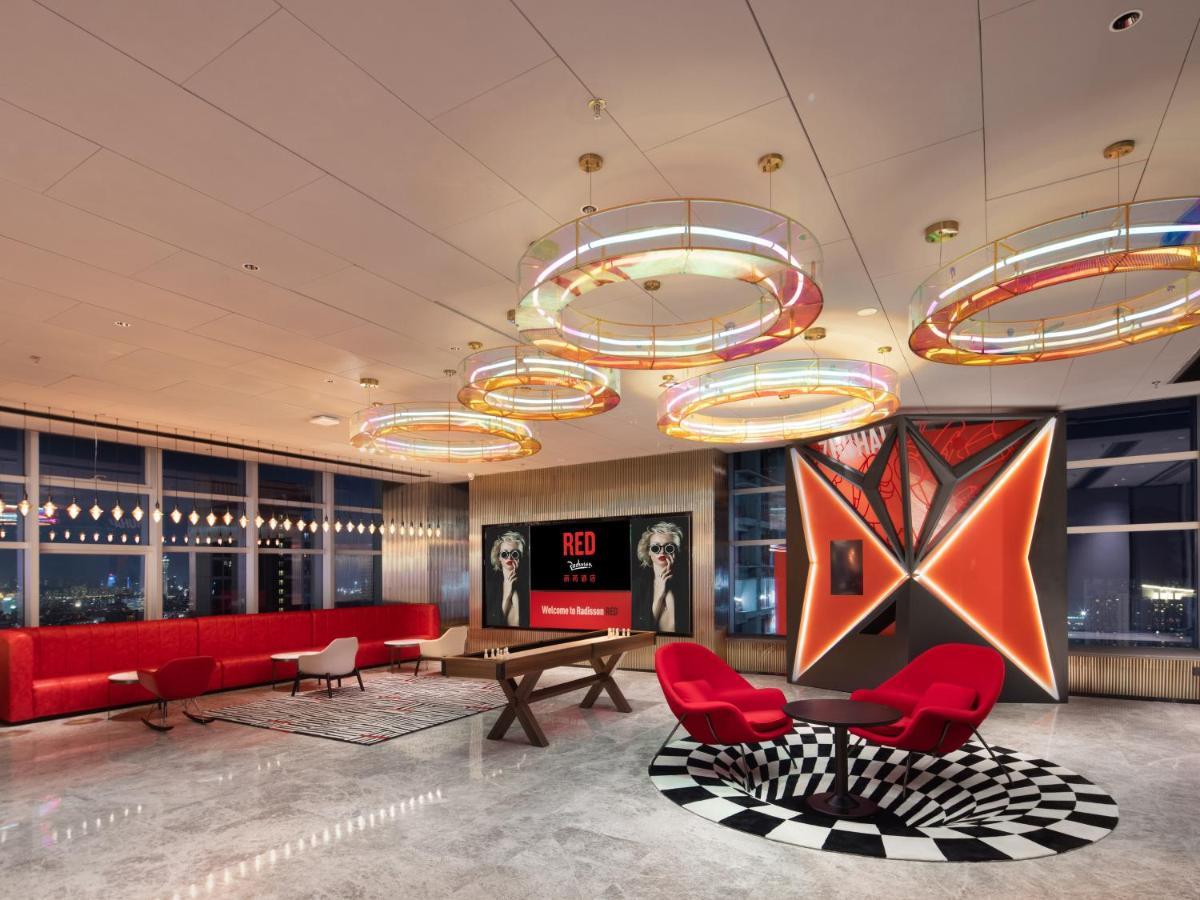 Radisson Red Hotel Zhuhai Gongbei Port Exterior photo
