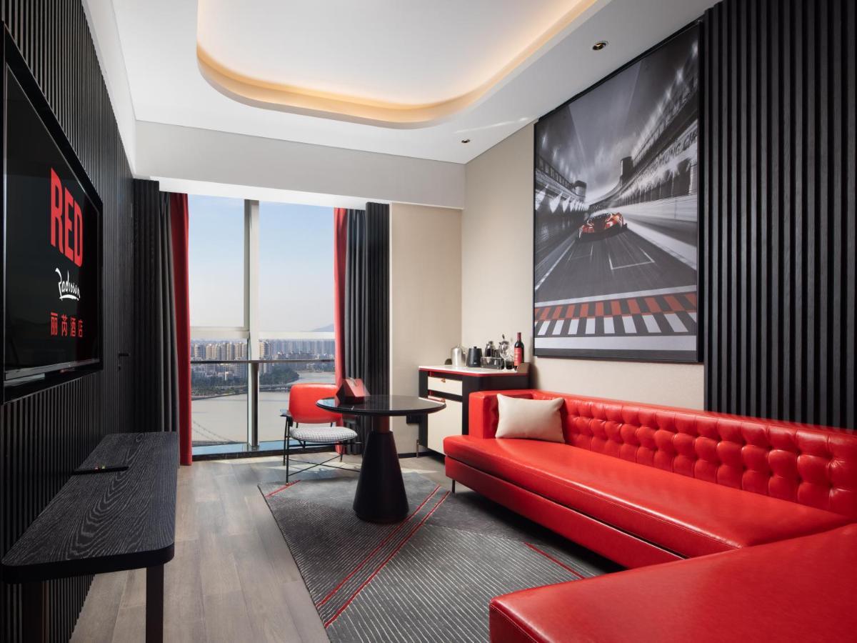 Radisson Red Hotel Zhuhai Gongbei Port Exterior photo