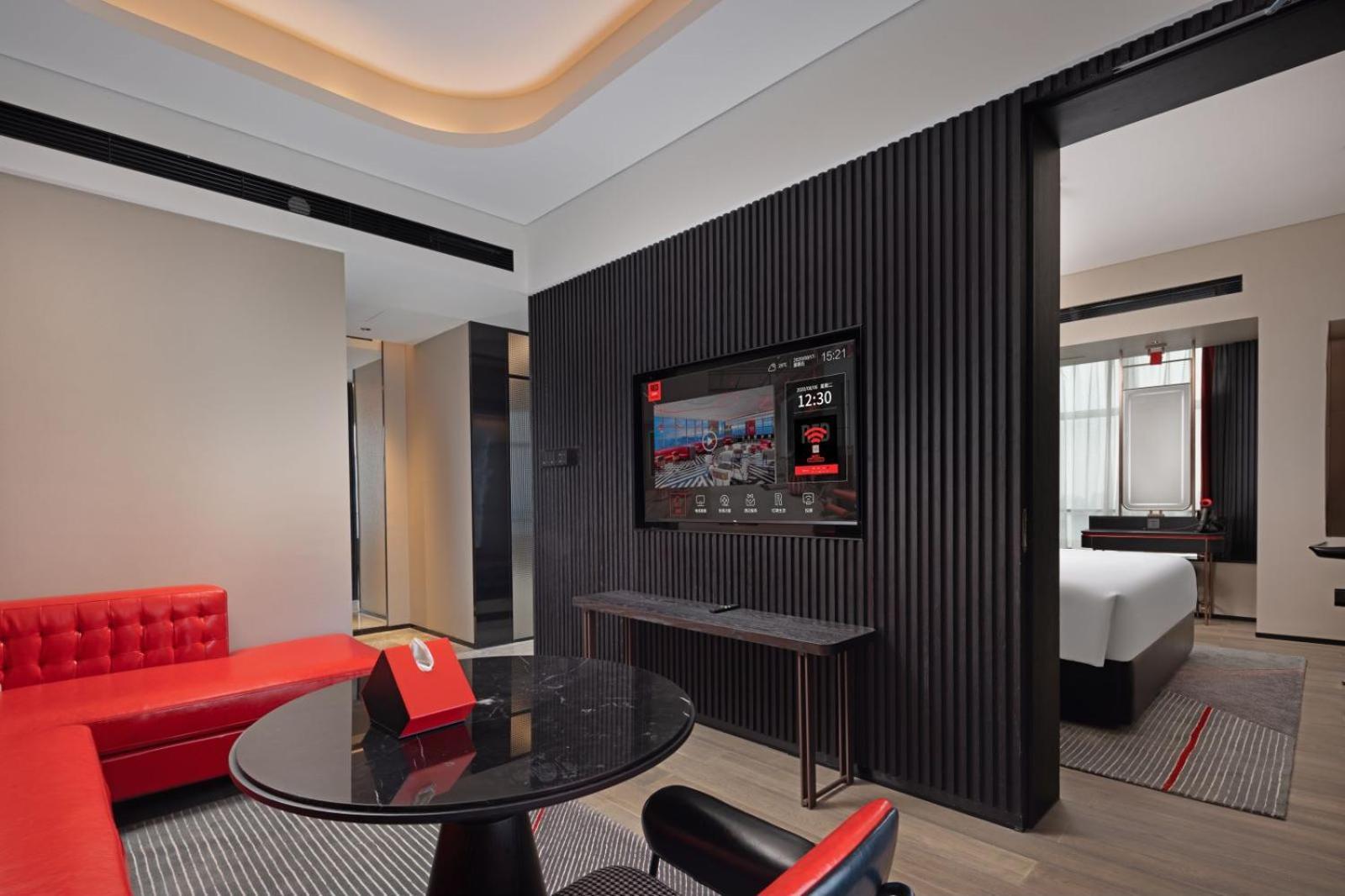 Radisson Red Hotel Zhuhai Gongbei Port Exterior photo